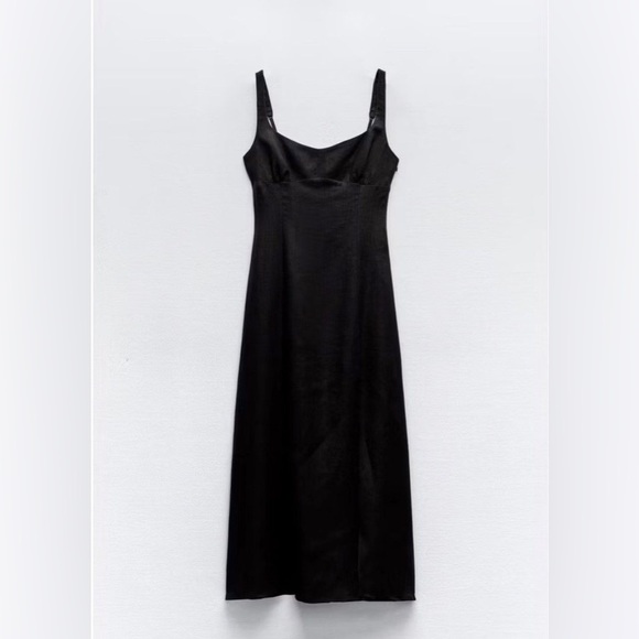 Elegant Black Sleeveless Dress - Picture 1 of 8